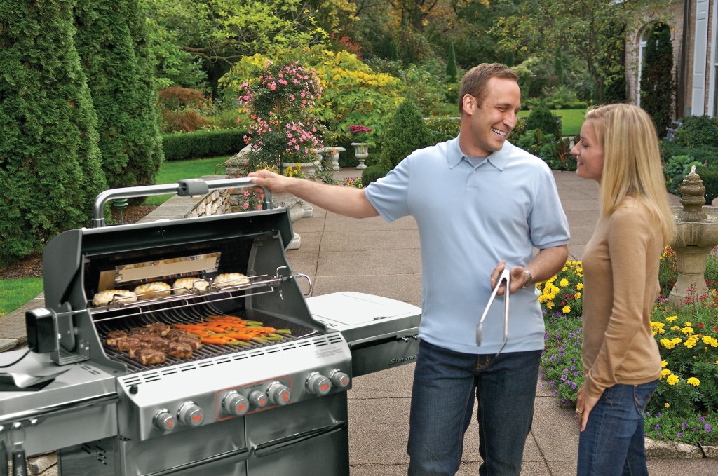 CUCINARE AL BARBECUE COL COPERCHIO - "Archivio Fotografico Weber"