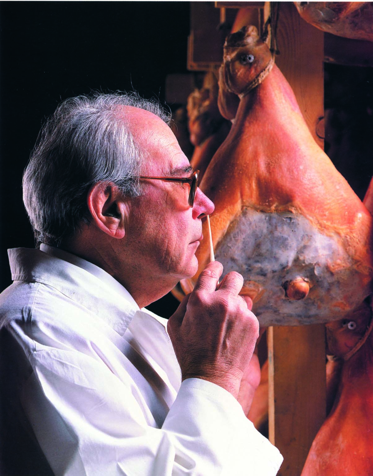 LO SPILLATORE, L’UOMO CHE FIUTA IL PROSCIUTTO CRUDO