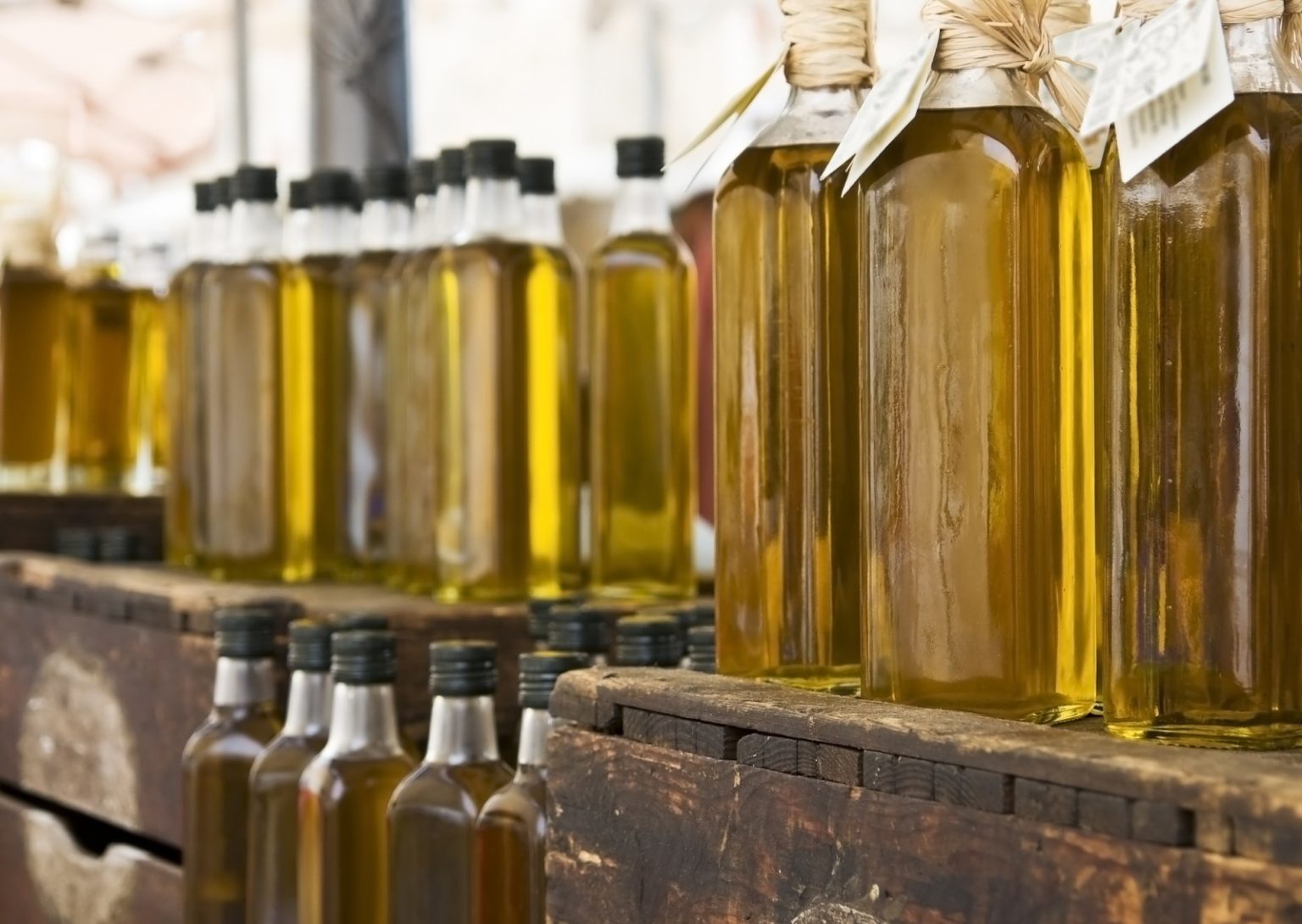 OLIO E VINO: TESORI DA CUSTODIRE NELLE BOTTIGLIE DI VETRO