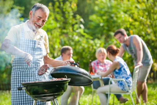 LEGGE E BARBECUE: GRIGLIARE IN GIARDINO