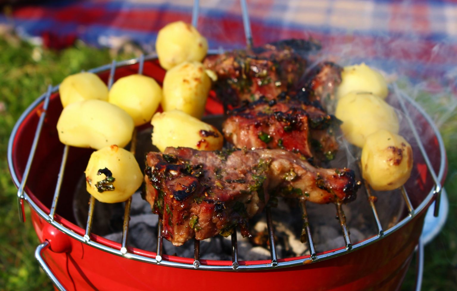 COSTOLETTE D'AGNELLO ALLA LUCANA CON PATATE