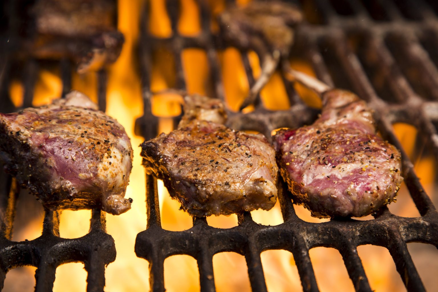 COSTOLETTE D'AGNELLO ALLA LUCANA CON PATATE