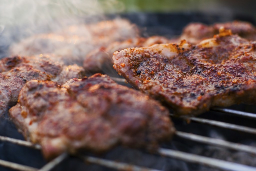 La carne di cinghiale alla brace