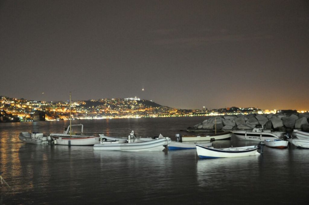 Panorama notturno all'esterno di Giuseppone a Mare