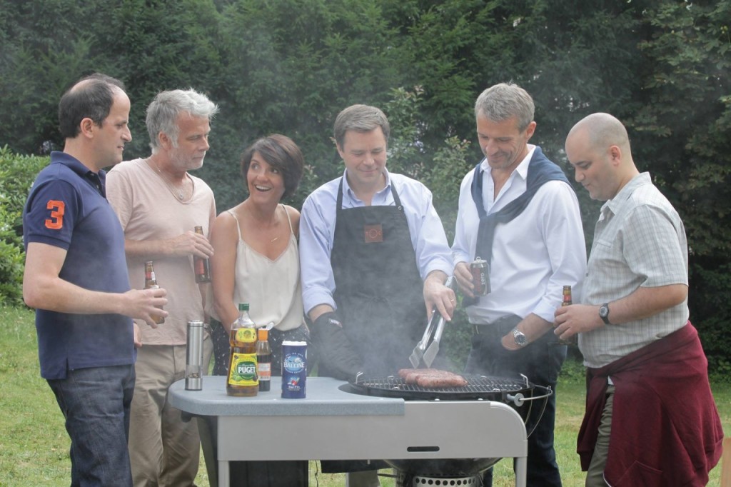 Amici intorno al bbq