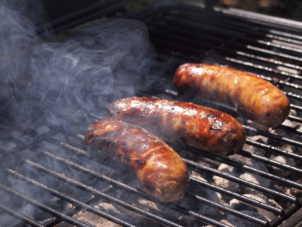 salsiccia alla brace perfette per affumicatura con olivo