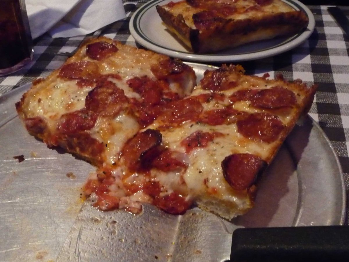 PIZZA ALL'ESTERO: DETROIT