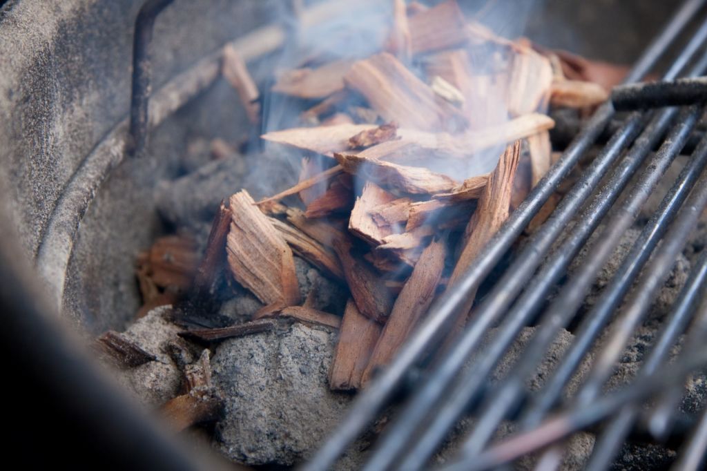 AFFUMICARE LA CARNE AL BARBECUE CON LO SMOKER VERTICALE