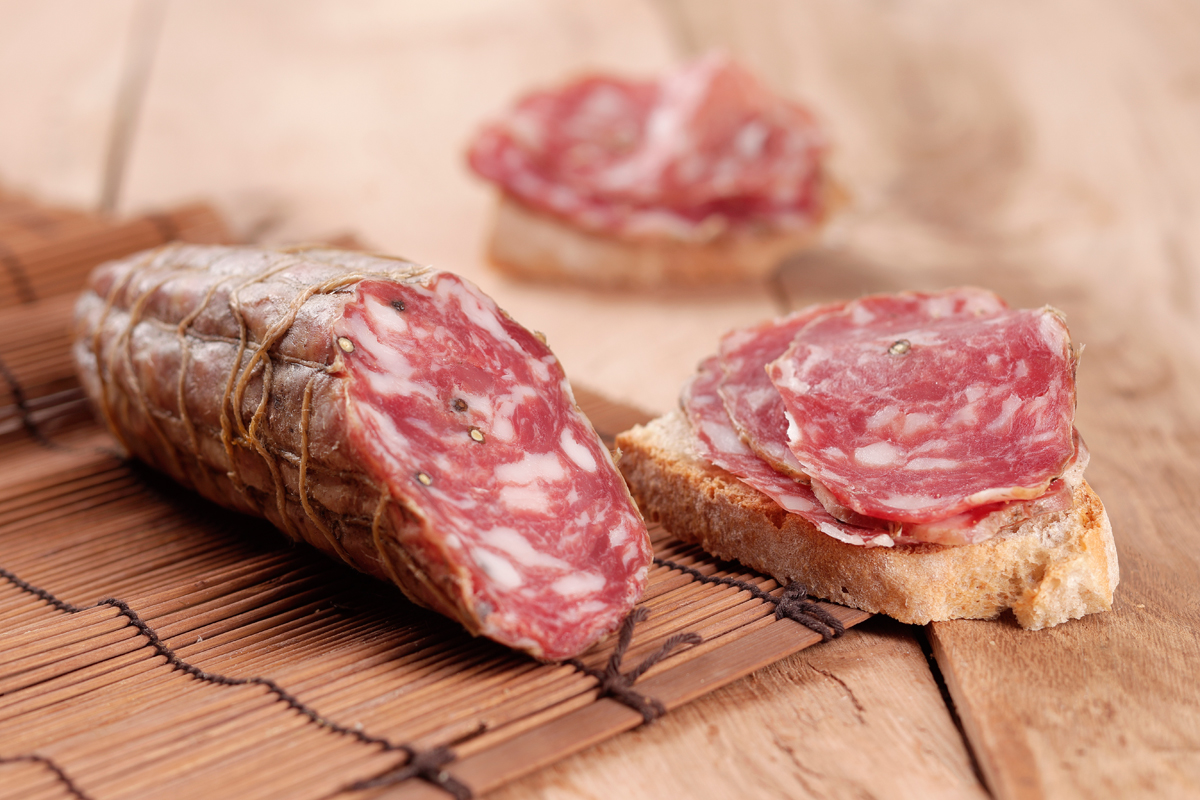 VI SPIEGHIAMO COME TAGLIARE IL SALAME IN MODO CORRETTO