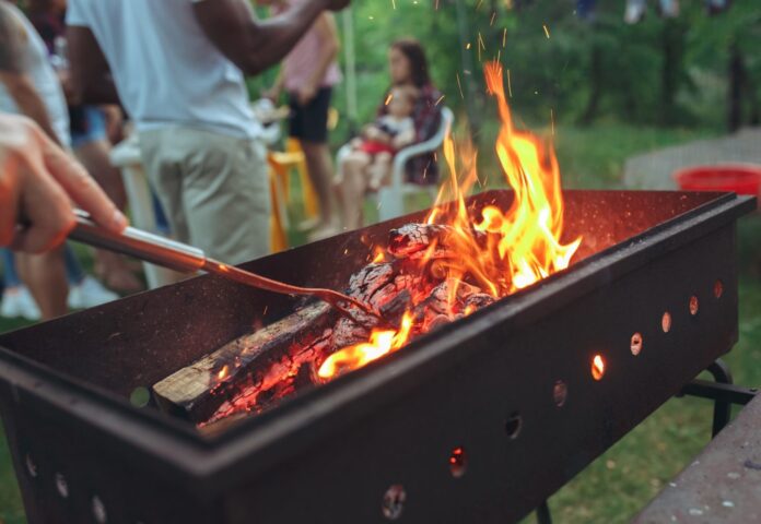 COME ACCENDERE LA CARBONELLA PER IL BARBECUE